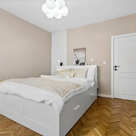 アパート Kapana - A 106m2 Flat Right On The Pedestrian Street *