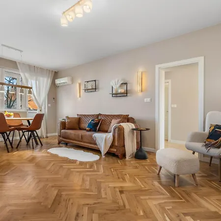 アパート Kapana - A 106m2 Flat Right On The Pedestrian Street