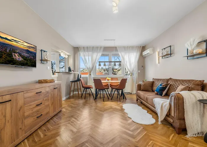 Kapana - A 106m2 Flat Right On The Pedestrian Street * Plowdiw